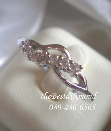 BR970RD+++แหวนเพชร CZ แบบไขว้ (2)+++ แบบแหวนไขว้ น่ารักๆอีกวงค่ะ ดีไซน์น่ารัก สวย เก๋ ใส่ติดนิ้วได้เลย แถมเพชรไม่ใหญ่ แต่ก็เล่นไฟสุดๆ ใส่สวยทุกนิ้วเลย