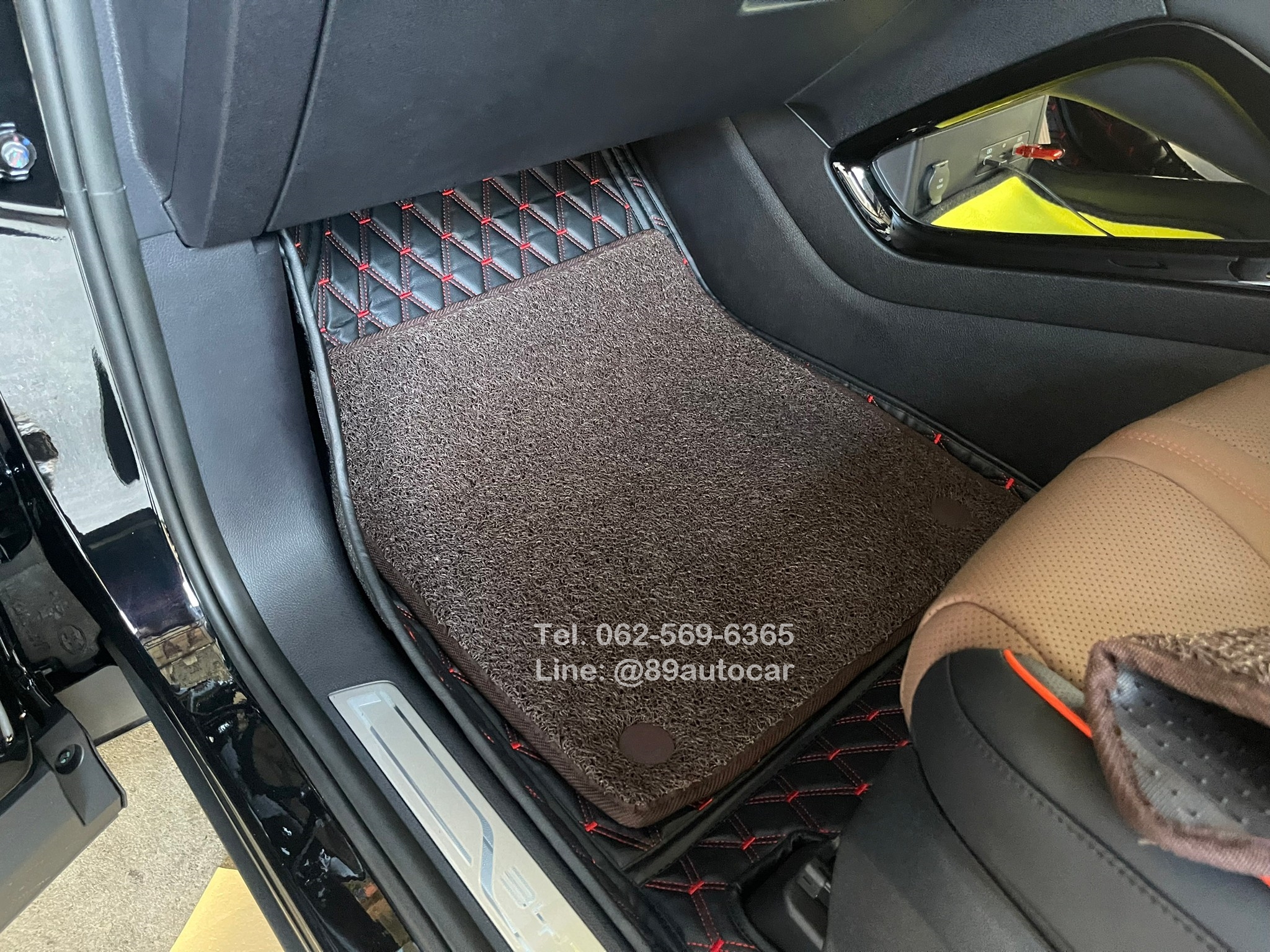 พรมปูพื้นรถยนต์ BYD Sealion 6 ปูพรมVVIP สีดำด้ายแดง เสริมไวนิลดักฝุ่นสีน้ำตาล