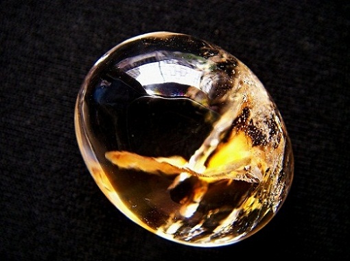 QU0029 แก้วใส แตกลายใน สวยใสกาบทองพลิ้วใจกลางเม็ดแก้ว ขนาดหัวแหวนกองข้าว นูนอลังการ ขนาดเม็ดแก้ว 20.04x24.47x14.49 มม. นน.46.80 ct.