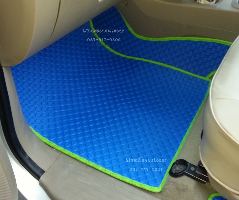 ผ้ายางปูพื้นรถยนต์ Toyota Vigo Cab กระดุมสีฟ้าขอบเขียว