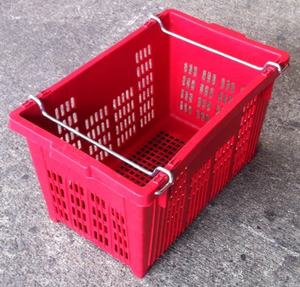 ตะกร้าโปร่งหูเหล็ก บรรจุ25kg. rs 001 ขนาดรวมหู 39 x 59 x 33 HDPE