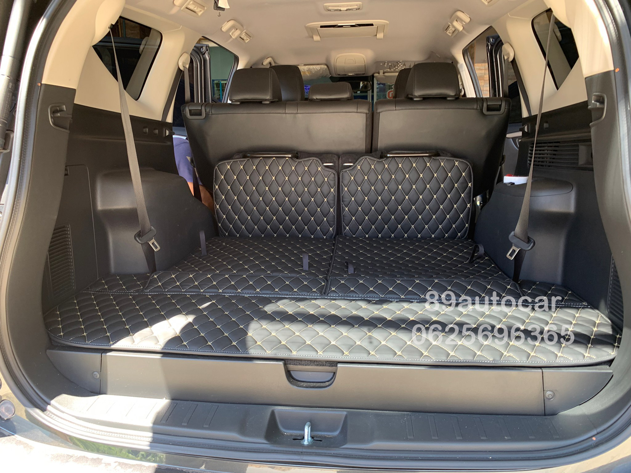 พรมปูพื้นรถยนต์ Mitsubishi Pajerosport 2022 ปูพรม7D สีดำด้ายทอง + ไวนิลสีแดง เข้ารูป