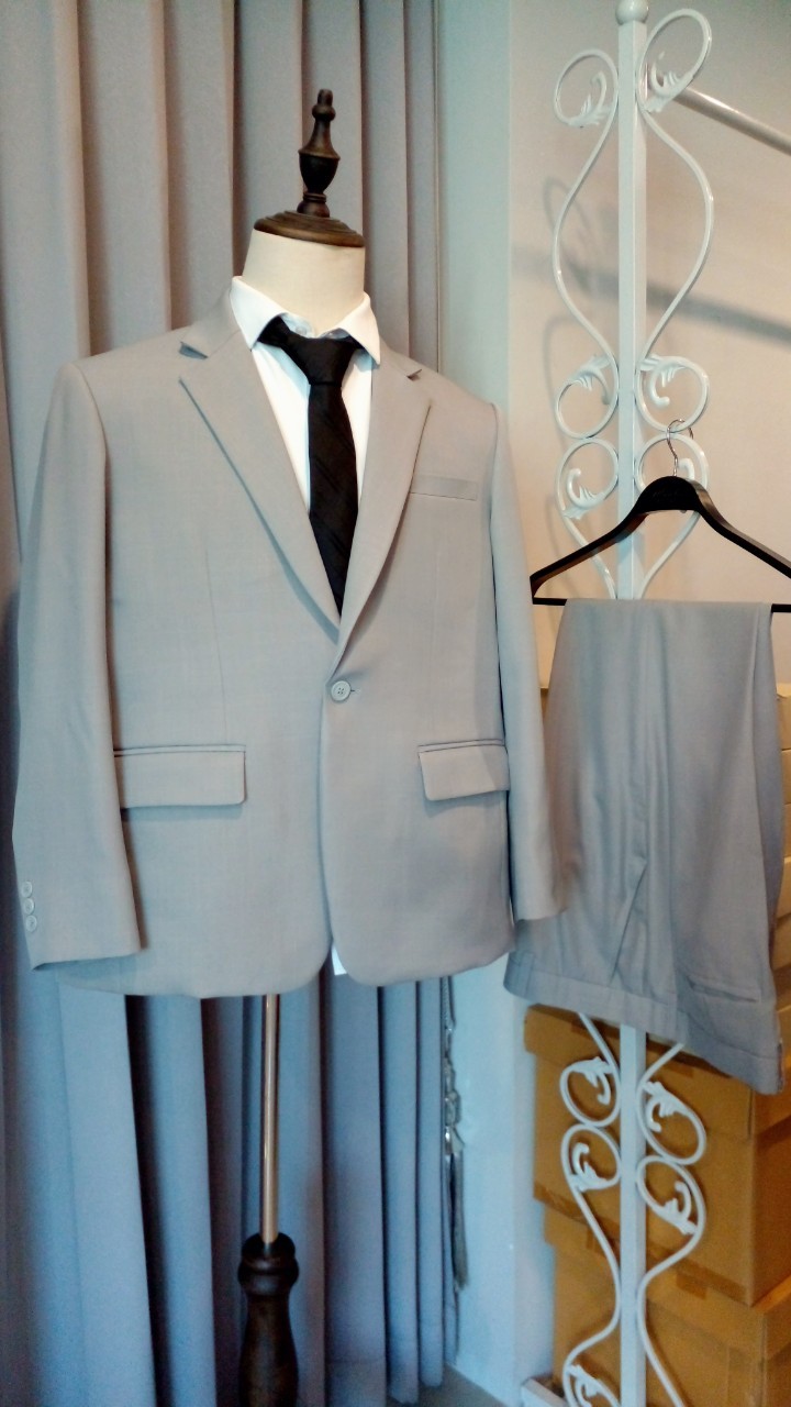 พร้อมเช่า ชุดสูทชาย งานตัด สีเทาอ่อน รุ่นใหญ่พลัสไซส์ 1กระดุม