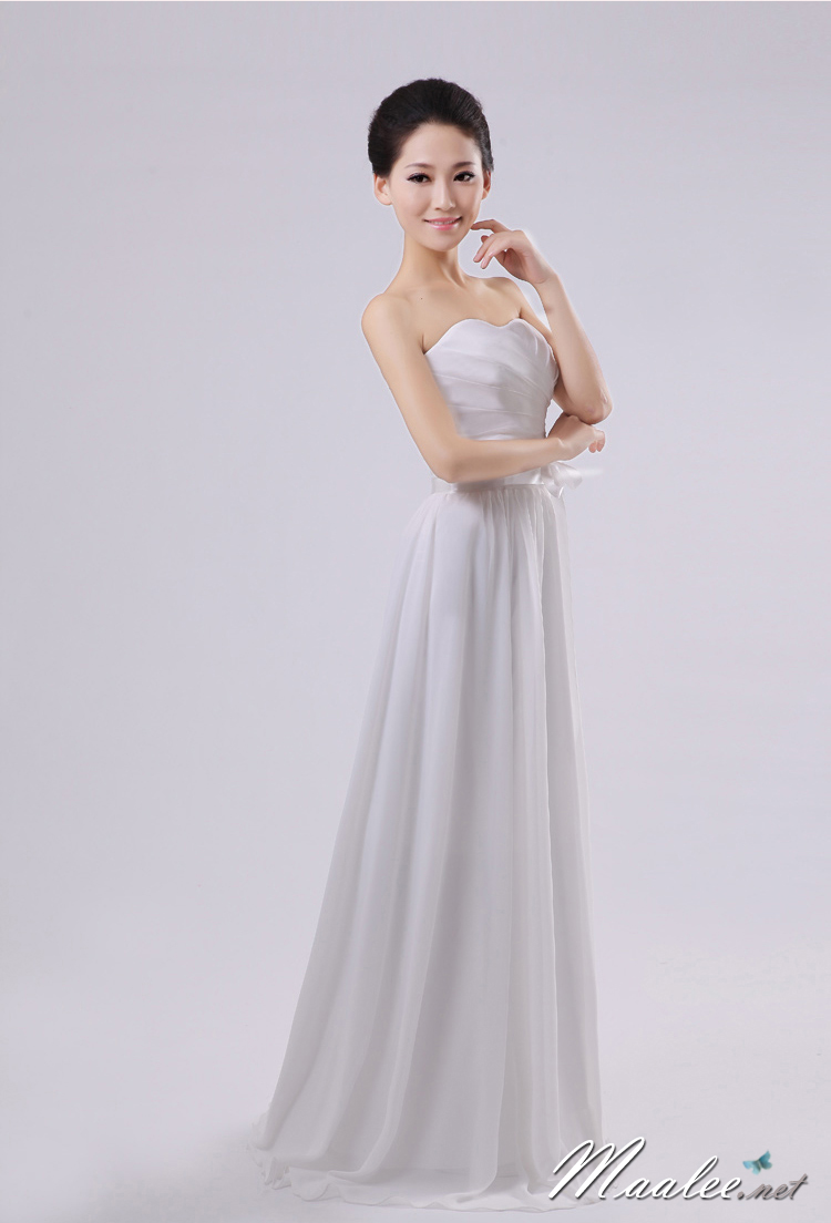 พร้อมเช่า ชุดราตรียาว เกาะอก สีขาว คอเว้ารูปหัวใจ จับเดรปหน้าอก แต่งคาดเอวสไตล์ญี่ปุ่น