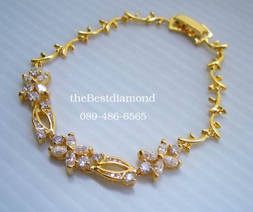 BC015===สร้อยข้อมือเพชร 3 flowers=== ดีไซน์น่ารักๆ เป็นรูปดอกไม้ 3 ดอก ที่ออกแบบได้ลงตัว งานเหมือนจริงสุดๆ ไม่เวอร์มาก หรูหราพอสมควร เพชรสวยมากค่ะ