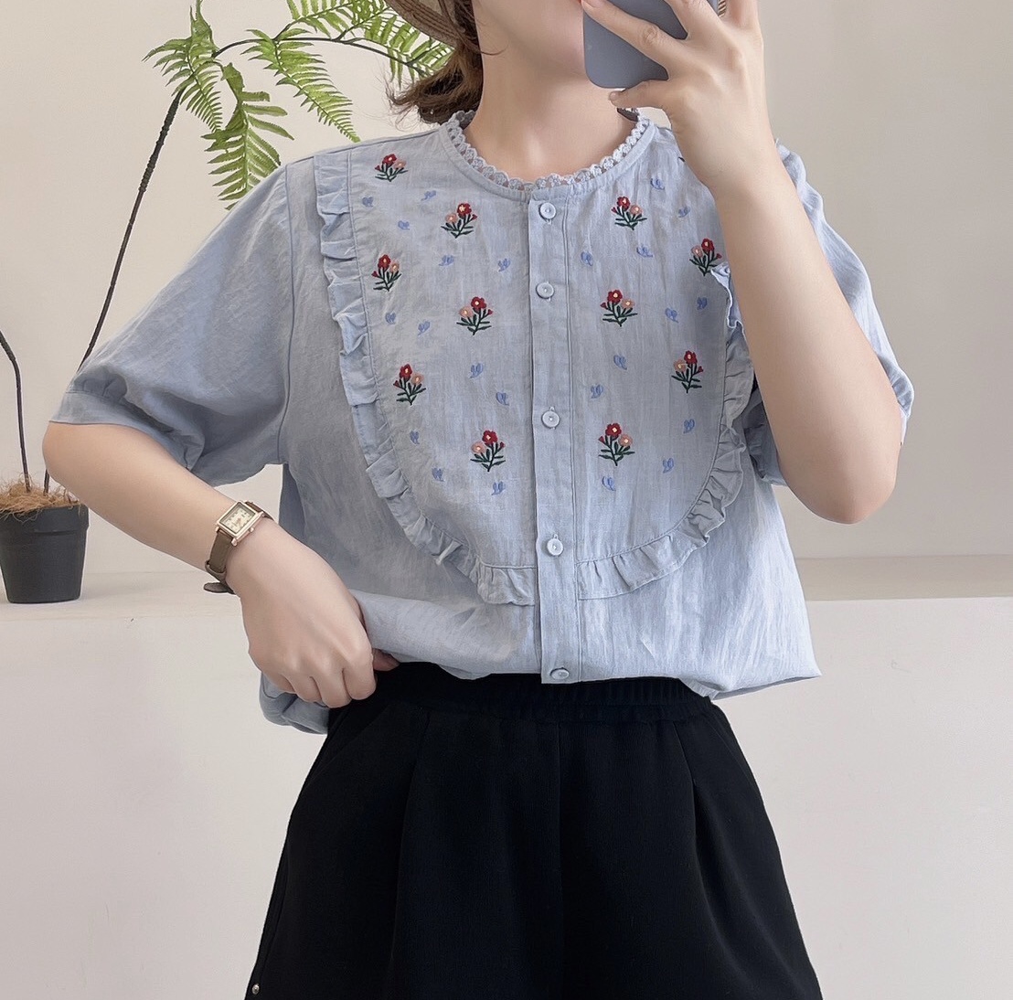 เสื้อผ้าลินินลายปักแต่งระบาย