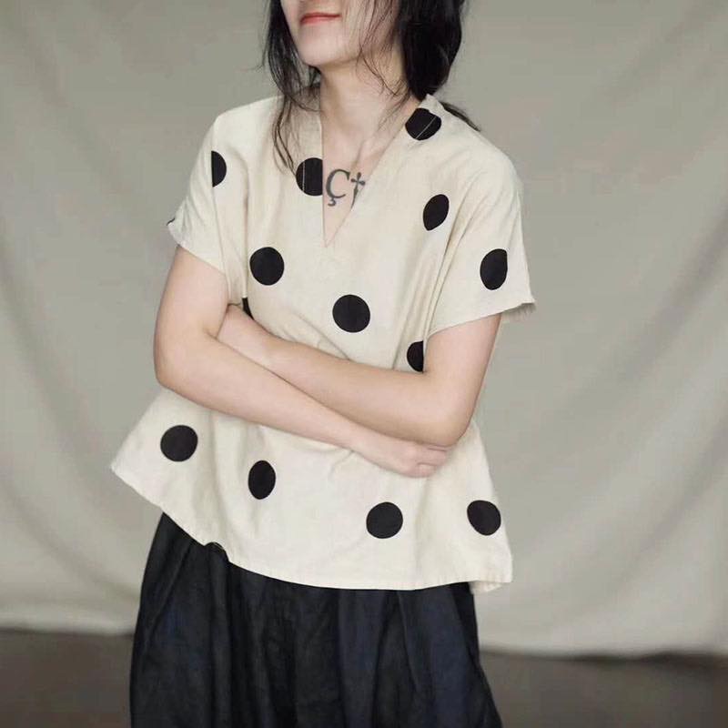 เสื้อคอวีผ้าลินินลายจุด