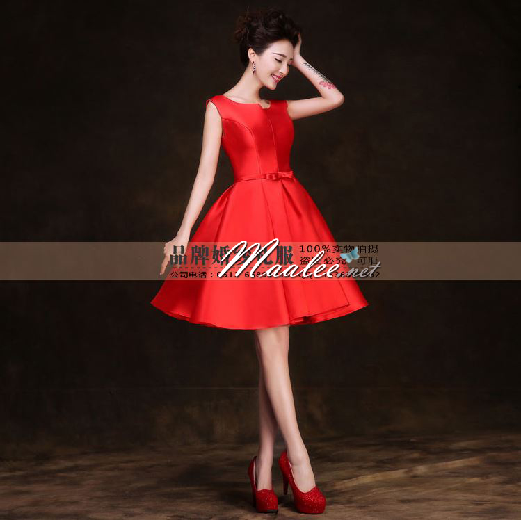 พร้อมเช่า ชุดราตรีสั้น แบบแขนกุด ผ้าซาตินเรียบหรู กระโปรงทรงA แต่งโบว์2ชั้น ช่วงเอว สีแดง (เชือกผูกหลัง)