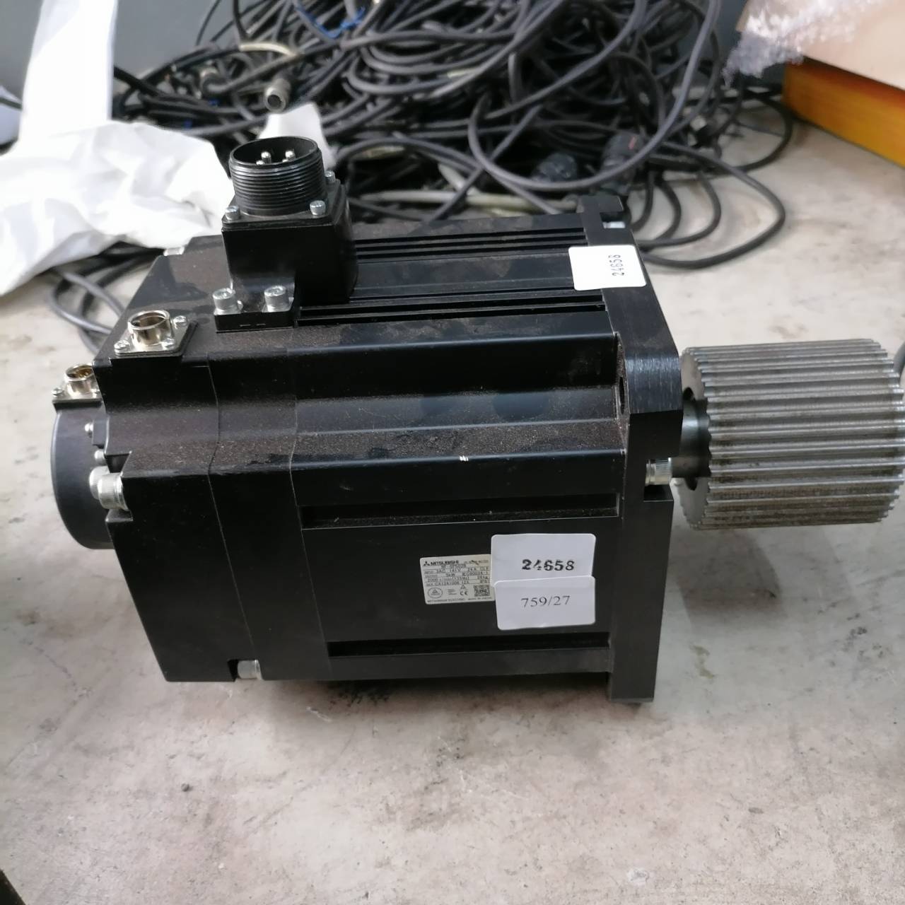 SERVO MOTOR " MITSUBISHI " รุ่น HF-SP502B