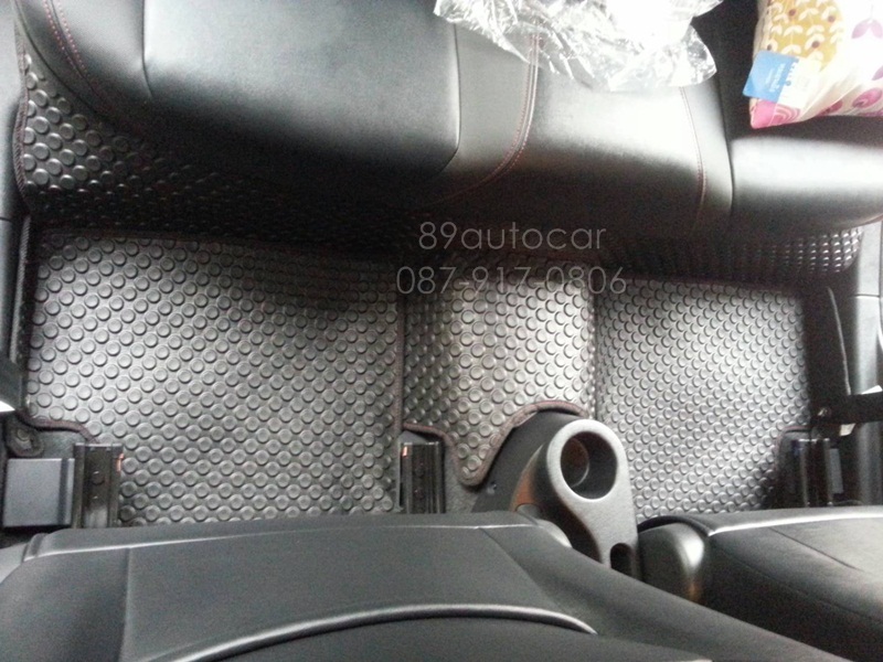 พรมรถยนต์สั่งตัด MG3 ลายกระดุมสีดำขอบดำด้ายแดง + แผ่นท้าย