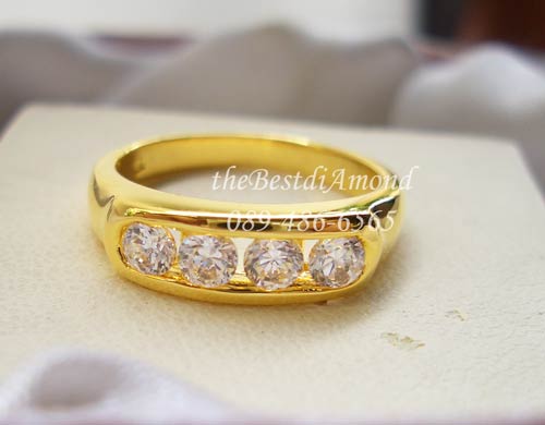 BR963+++แหวนล็อค 4 เม็ด+++แหวนแถวงามๆอีกแบบ โชว์เพชรขนาด 12 ตัง จำนวน 4 เม็ด แวววาวมากๆๆ ใส่ติดนิ้วได้ทุกโอกาส แบบนี้ใส่เป็นแหวนคู่ได้เลยค่ะ