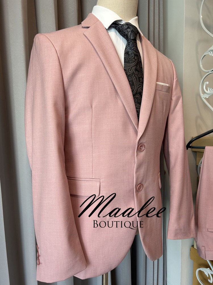 พร้อมเช่า ชุดสูทชาย สีชมพูพาสเทล 2 กระดุม ลายทอแบบเรียบเนียน (ไม่มีกั๊ก)