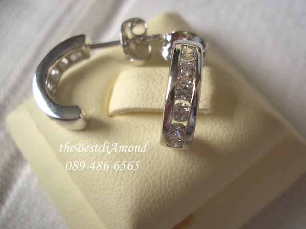 BE901RD+++ต่างหู 1 แถว+++ เพชรสวยมาก เรียบๆ หรู ใส่ได้ทุกโอกาส และสามารถใส่ติดหูได้ทุกวัน ดูดีมาก ไม่ล้าสมัย