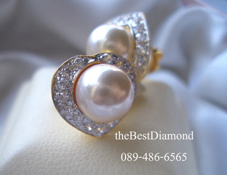 สินค้าหมด===BE507+++ต่างหู pearl in Heart+++ ต่างหูมุก ดูดี หรูหรา ดีไซน์เก๋ มุกอยู่ตรงกลาง โดยขอบเพชรเป็นรูปหัวใจ ดูผู้ดีสุดๆ
