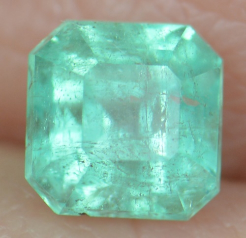 พลอยมรกตดิบ (Emerald) 0.60 กะรัต No oil