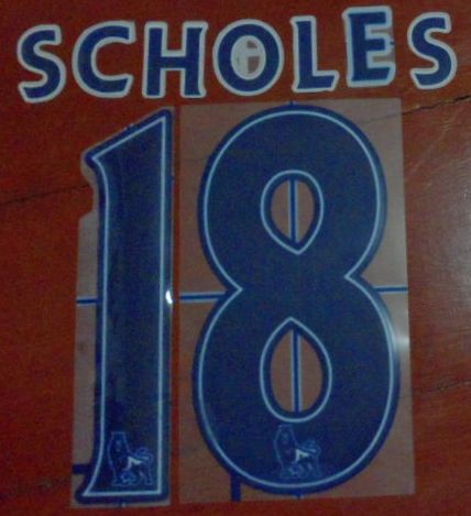 ชุดชื่อและเบอร์ติดเสื้อฟุตบอล #18 สโคลส์ สโมสรแมนเชสเตอร์ ยูไนเต็ด (ชุดเยือน EPL 2008/09) PLAYER SIZE ใหม่ / #18 SCHOLES MANCHESTER UNITED Football Club (Away EPL 2008/09) PLAYER SIZE Name and Number Set NEW