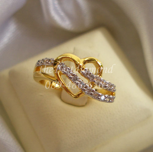 BR707+++แหวนหัวใจ สอดรัก +++แหวนน่ารักๆๆ กรอบเป็นรูปหัวใจ ทำเก๋ ด้วยเส้นเพชร 2 เส้น คล้องเข้าไป งานน่ารัก ดีไซน์สวย ใส่ติดนิ้วได้เลย ไม่เวอร์ แต่ดูดี