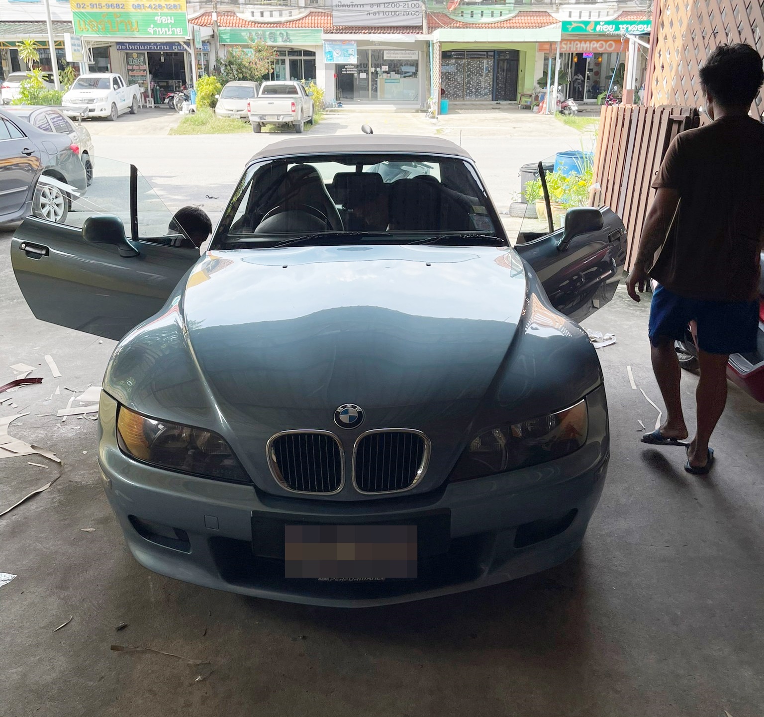 ขายพรมรถยนต์ BMW Z3 ปูพรมหกดี สีแดงไวน์ 2 ชิ้น