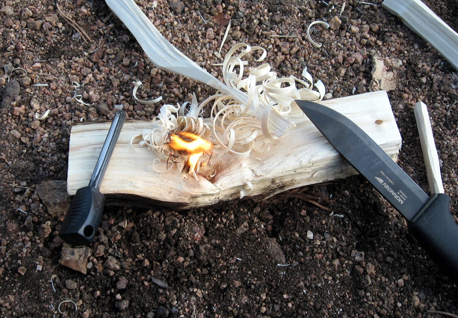 มีดใบตาย Mora Knife Bushcraft Survival รุ่น 11742 สีดำ ของแท้นำเข้าจาก Sweden 100%