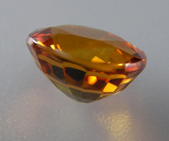 บุษราคัม(Yellow Sapphire)พลอยบางกะจะ เป็นพลอยที่ผ่านการเผาให้ความร้อยอย่างเดียว ไม่ใส่สารใดๆทั้งสิ้น ขนาด7.24x7.68x4.52 mm .นน.2.285 ct.