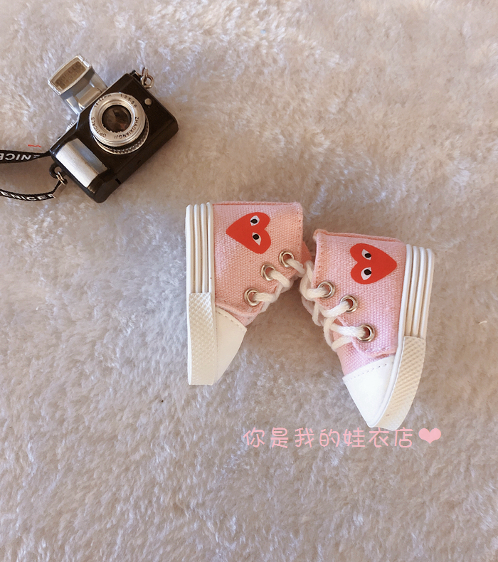 รองเท้าลายหัวใจ สำหรับตุ๊กตา 20 cm.