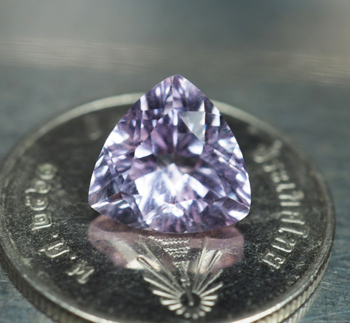 พลอยอะเมทิสต์สีชมพูอมม่วงหวาน 2.26 กะรัต AAA