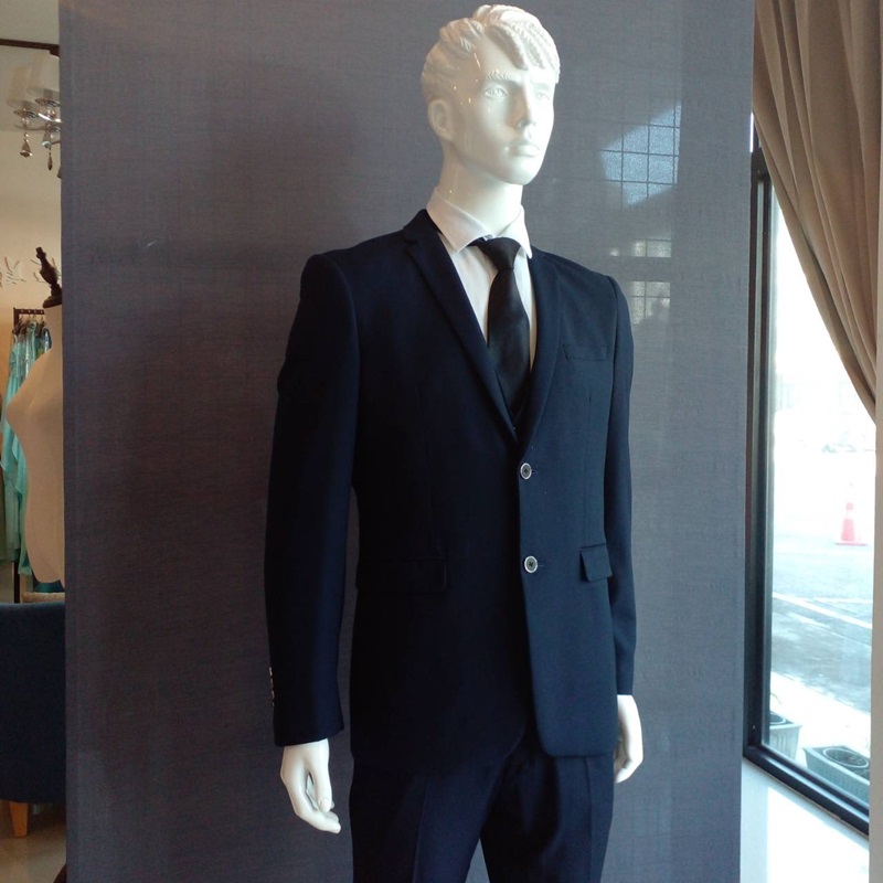 พร้อมเช่า ชุดสูทชาย สีกรมท่า 2 กระดุม งานละเอียด (พร้อมเสื้อกั๊ก)