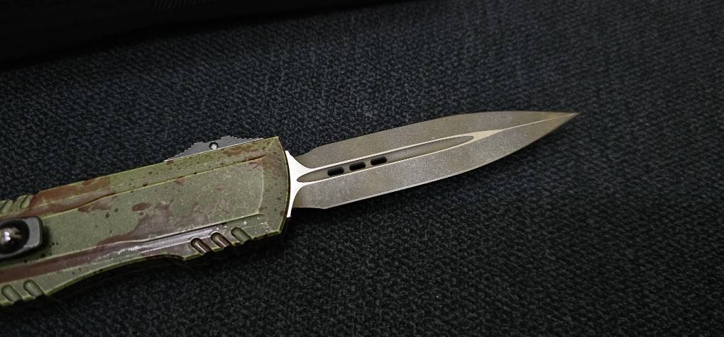 Microtech Luminary D/E Outbreak Deep Engraved Signature Series