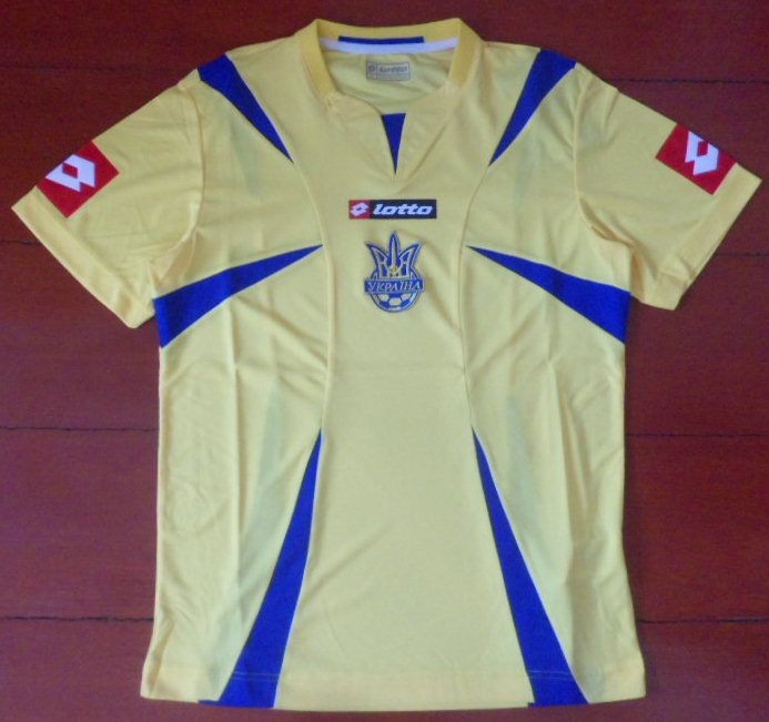 เสื้อฟุตบอล ทีมชาติยูเครน ชุดเหย้า ชุดลุยศึกฟุตบอลโลก 2006 ใหม่ M-Size / UKRAINE Football Shirt Home Kit World Cup 2006 Jersey NEW M-Size