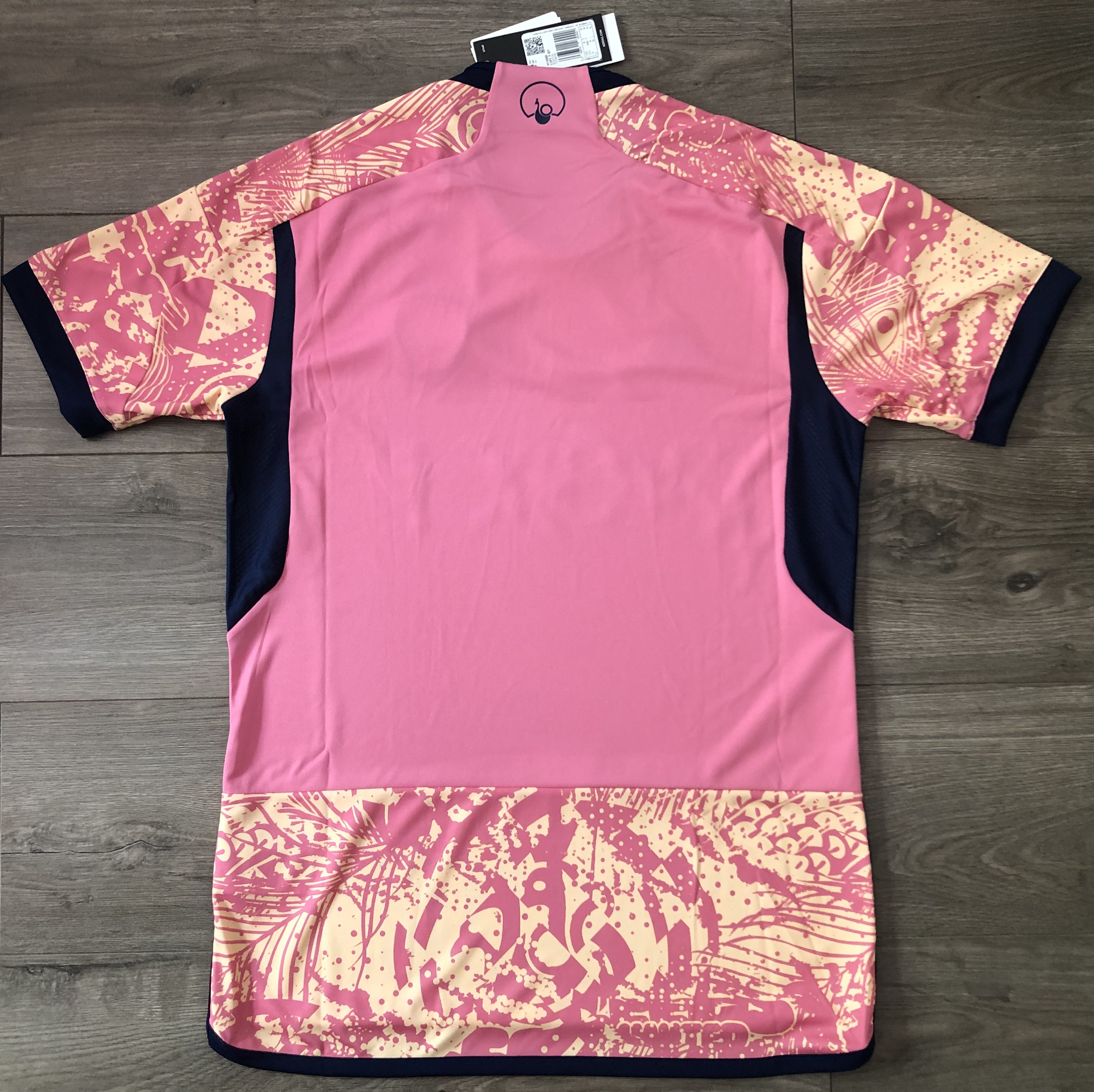 เสื้อฟุตบอล ทีมสโมสรลีดส์ ยูไนเต็ด ชุดเยือน 2023/24 ใหม่ M-Size / LEEDS UNITED Football Shirt Away Kit 2023/24 Jersey NEW M-Size