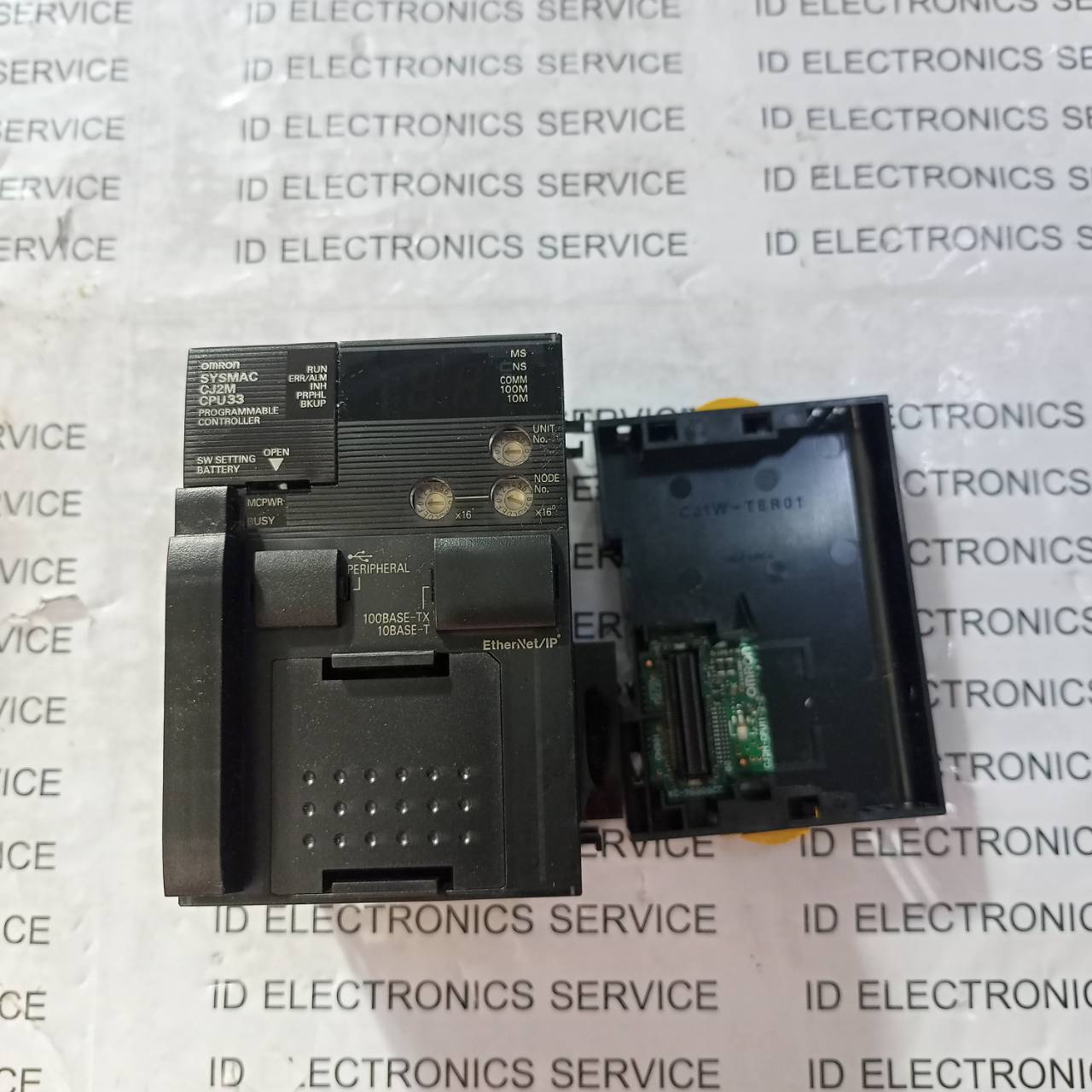 CJ2M-CPU33 PLC " OMRON "
