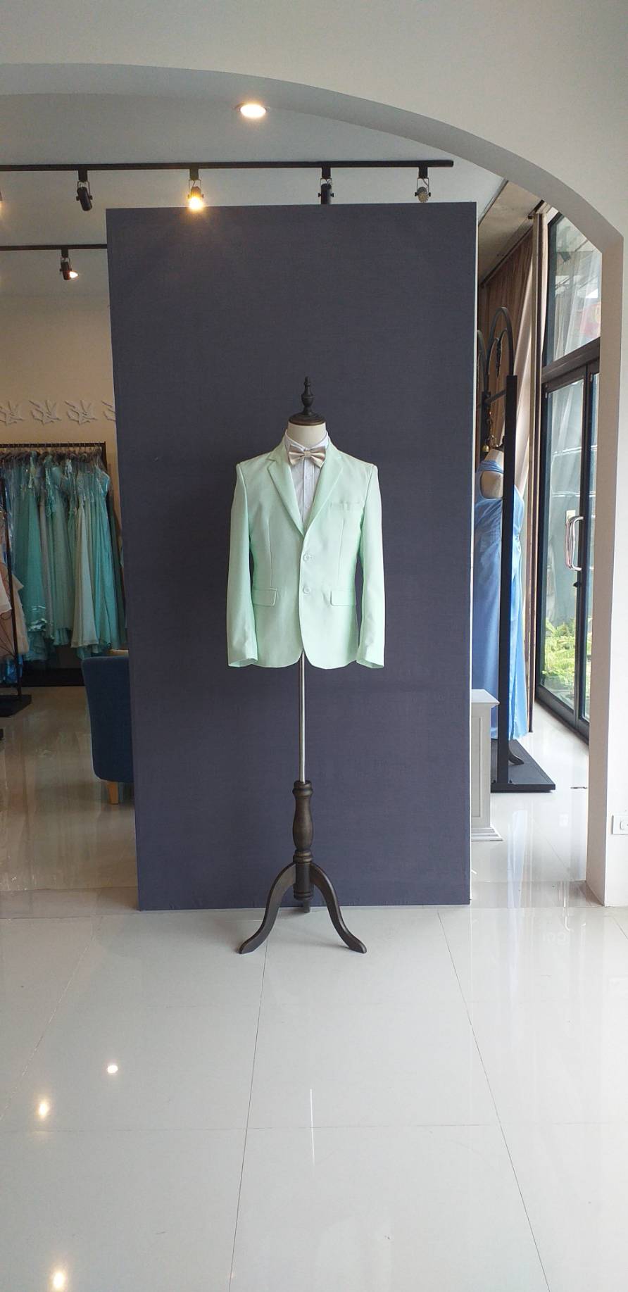 พร้อมเช่า ชุดสูทชาย สีเขียวมินท์ พาสเทล