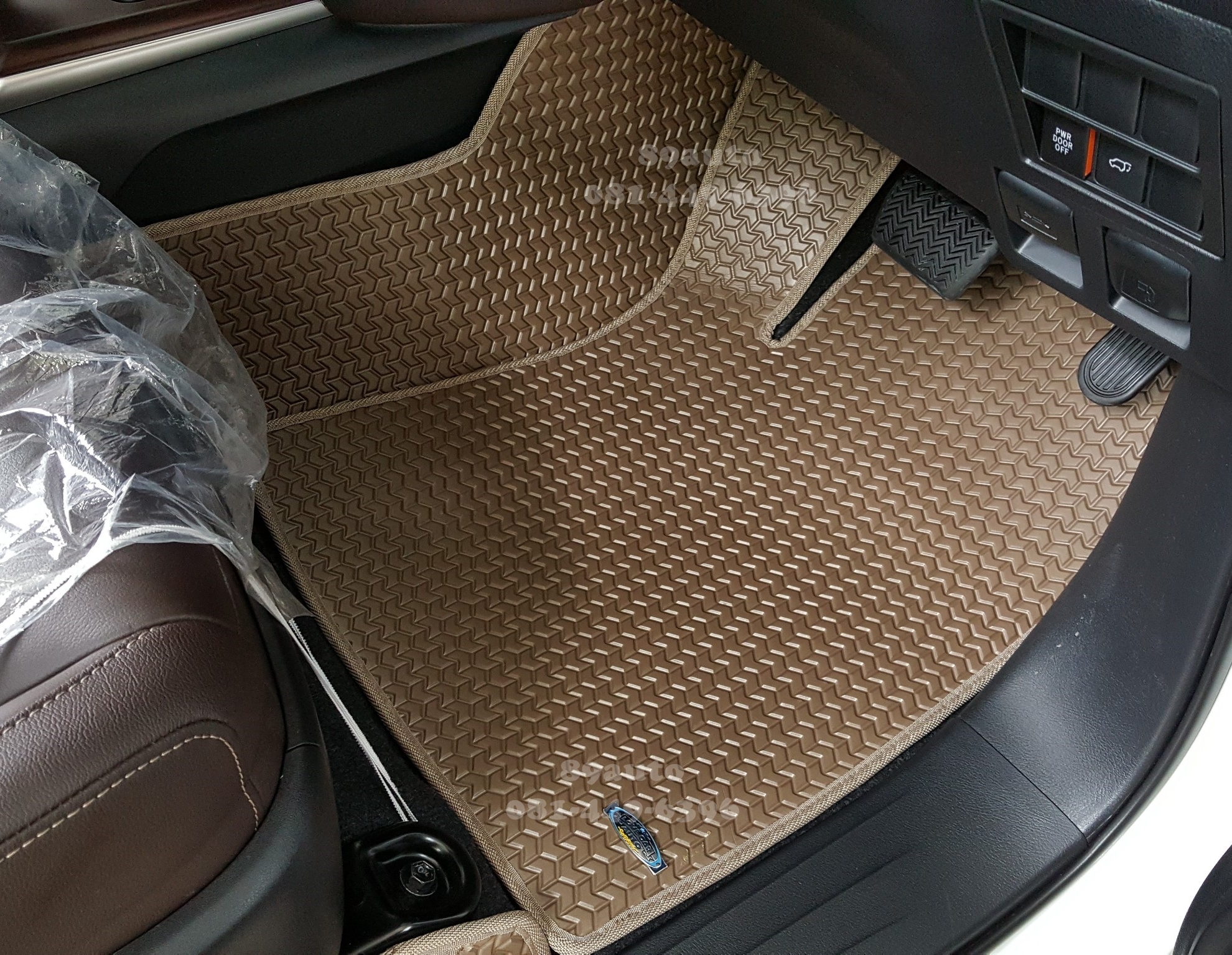 พรมกระดุมรถยนต์ Toyota Fortuner 2015-2017 ธนูสีน้ำตาลขอบครีม