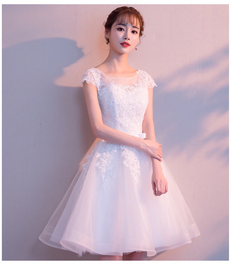 พร้อมส่ง ชุดราตรีสั้น แขนสั้น สีขาว สวยหวาน กระโปรงตาข่าย ตัวชุดลูกไม้&แต่งโบว์ช่วงเอว (ซิปหลัง)