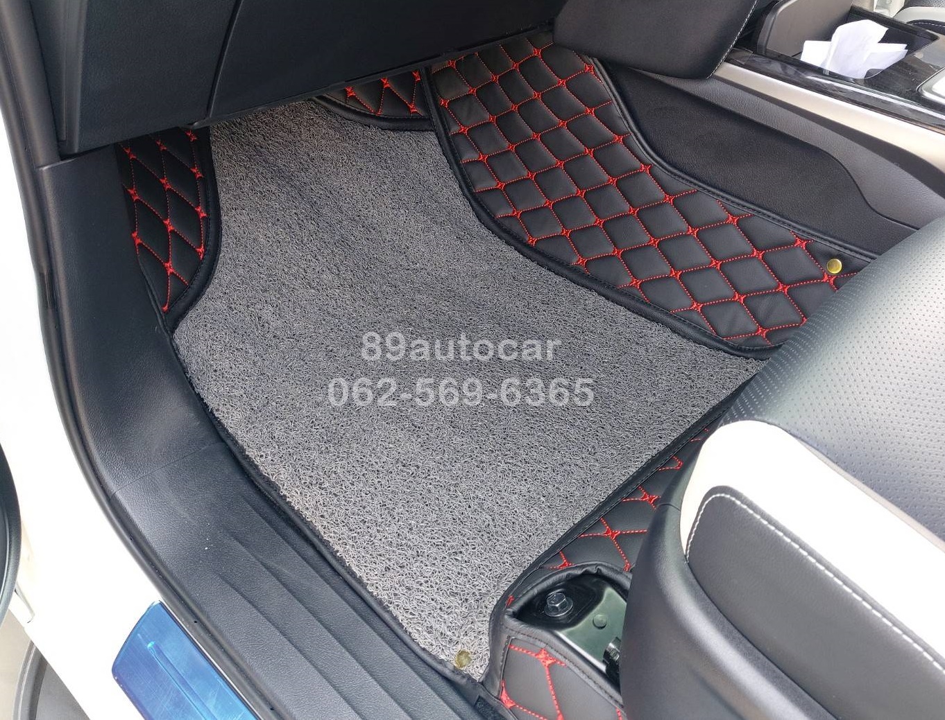 พรมดักฝุ่น Toyota Fortuner 2022 ปูพรม8D สีเทาขอบสีดำด้ายแดง