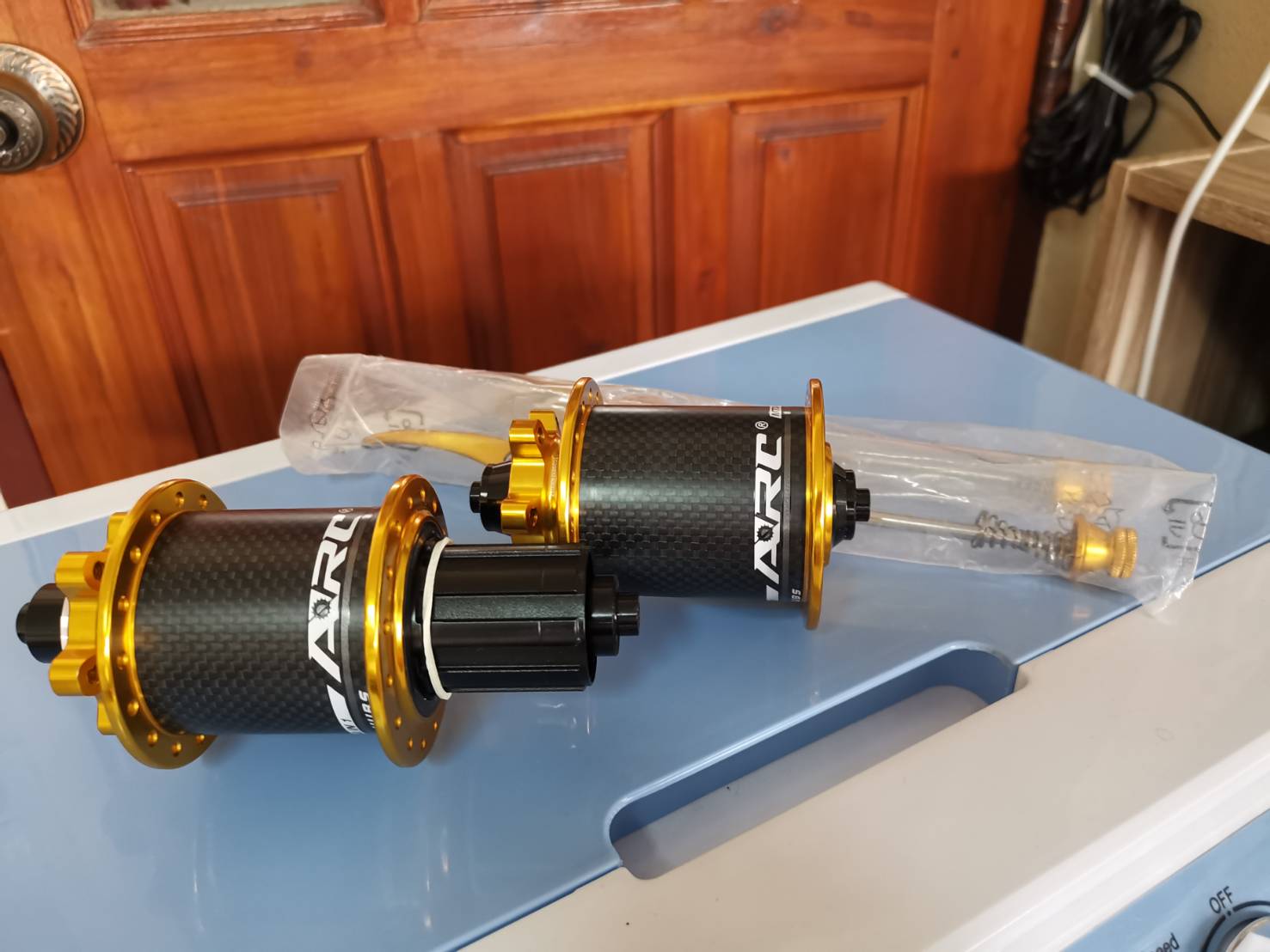 ดุมดิส ARC ดุมคาร์บอน ARC MT010F/RCB PRO 32 Holes MTB Carbon Fiber Hub / Shimano 8 9 10 11 Speed (มีแกนปลดไว)