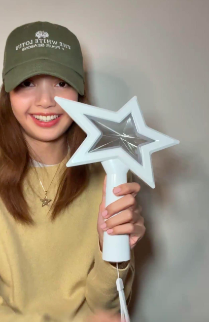 PRE. แท่งไฟลิซ่า LISA official Star Light Stick (นำเข้าเกาหลี 14- 25วัน)