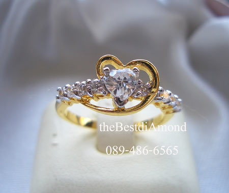 BR411+++แหวนหัวใจ ล้อมรัก+++ ดีไซน์ น่ารัก ตรงใจคู่รักมากๆ ใช้เพชรหัวใจขนาด 50 สต( 5*5 mm) อยู่ตรงกลาง และมีขอบทองล้อมเพชรหัวใจอีกที น่ารักม๊ากมากๆๆ