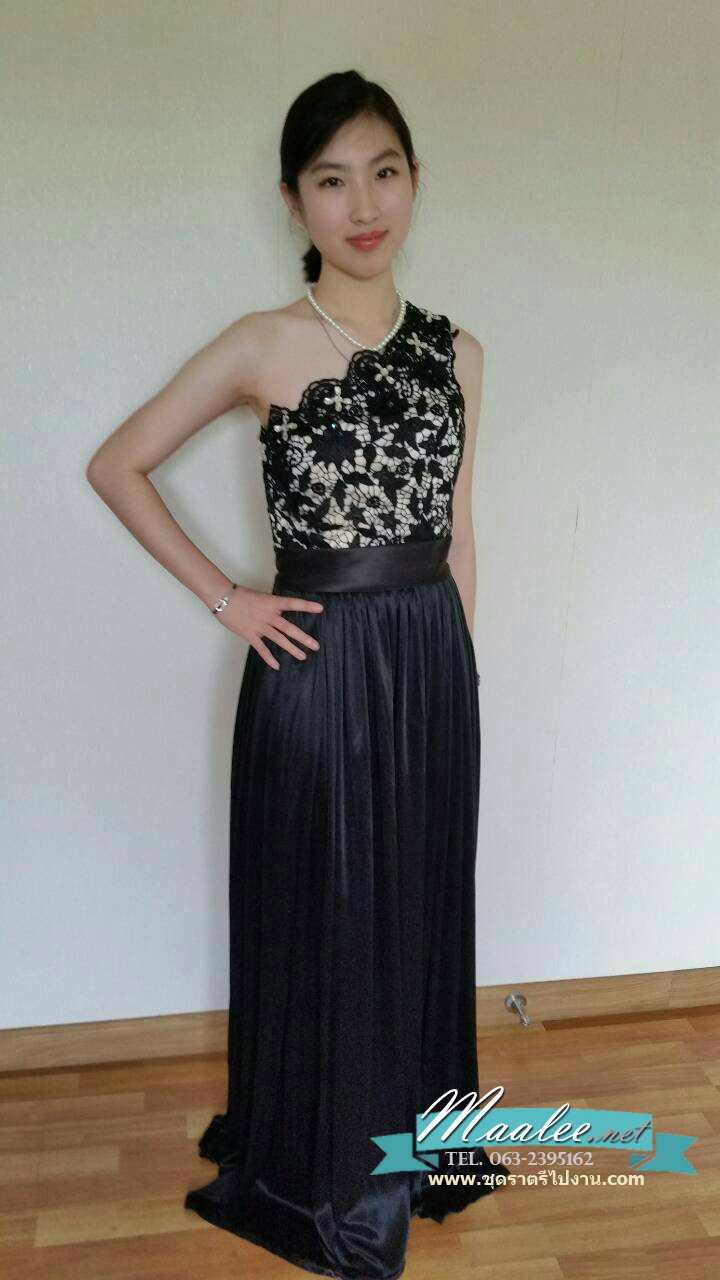 พร้อมเช่า ชุดราตรียาว ไหล่เดียว อกแต่งลูกไม้ ประดับคริสตัลหรู กระโปรงเนื้อนิ่มผ้ามัน สีดำ
