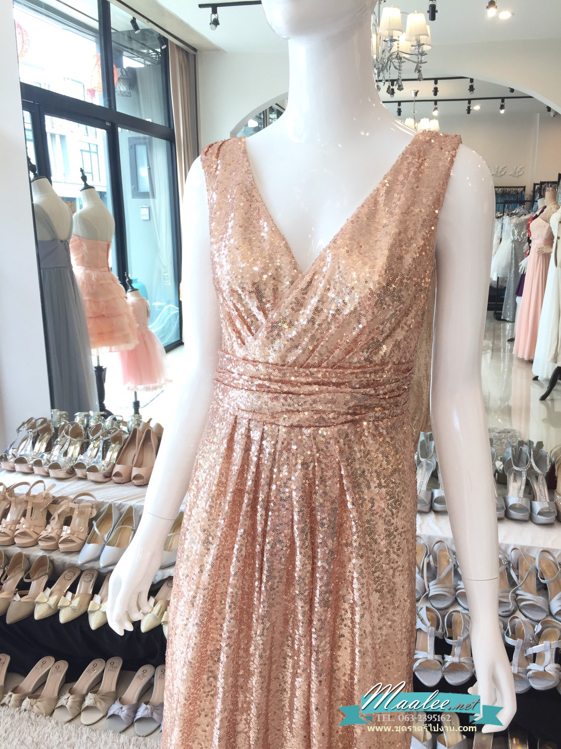 พร้อมเช่า ชุดราตรียาว แขนกุด สี Rose Gold แต่งเลื่อมทั้งตัว จับจีบช่วงเอว สวยหรู (ซิปหลัง)