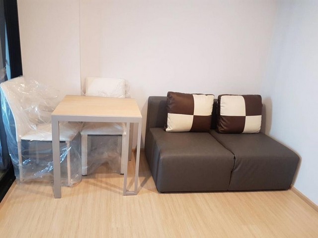 ให้เช่าคอนโดดิ เอ็กเซล คูคต ตึก B 28 ตรม.วิวสระ เฟอร์ครบ แอร์2 ตัว มีเครื่องซักผ้า พร้อมอยู่ ตรงข้ามโลตัส