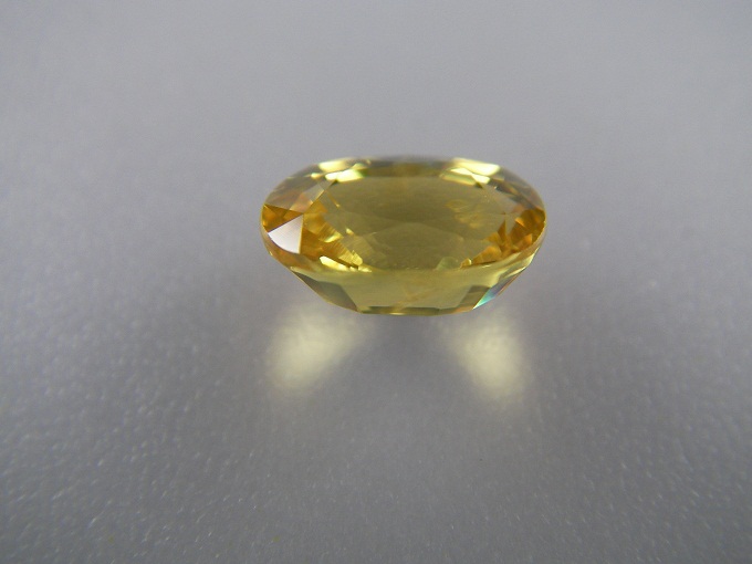 เยลโล่ซัฟฟาย(Yellow Sapphire)พลอยดิบ Unheated ธรรมชาติ100% ความสะอาด IF-VVS ขนาดพลอย 4.91x6.71x3.28 mm. น้ำหนักพลอย 1.06 ct. ราคาโทรถาม