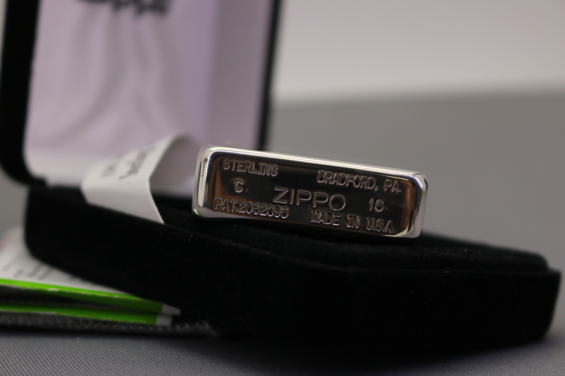 ไฟแช็ค Zippo แท้ ฺ เคสผลิตจากเงินแท้ " Zippo 23 Sterling Silver High Polish Finish 1941 Replica™ Velour Box" แท้นำเข้า 100%