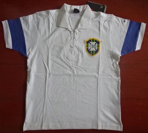 เสื้อฟุตบอล ทีมชาติบราซิล ชุดพิเศษ นัดฉลองครบรอบ 100 ปี FIFA ปี 2004 ใหม่ XLB-Size / BRAZIL Football Shirt Special Kit FIFA 100th Anniversary Celebration Match 2004 Jersey NEW XLB-Size