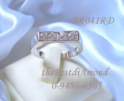 BR041RD+++แหวนแถวเก๋ๆ แบบหักมาเจอกัน+++ เพชรกลม ฝังแบบไร้หนามเตย แบบเก๋ๆหักนิดๆตรงกลาง
