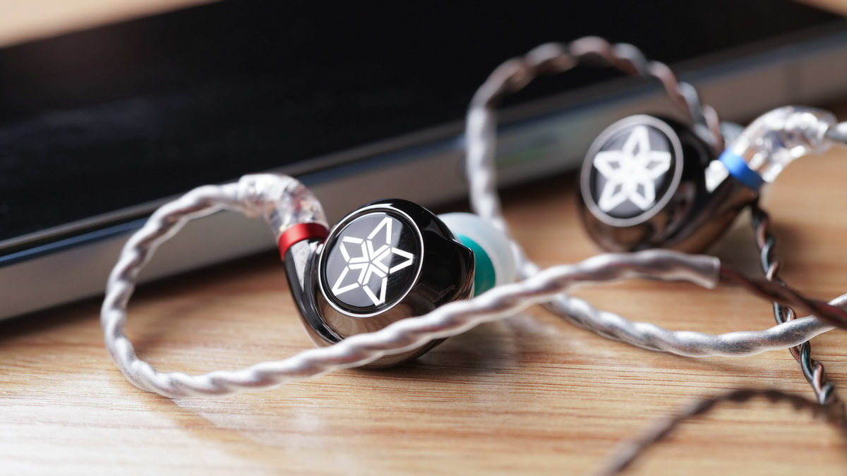 ขาย FiiO FH11 หูฟัง IEMs Hybrid 2 ไดรเวอร์ 1BA+1DD รองรับ Hi-Res ประกันศูนย์ไทย