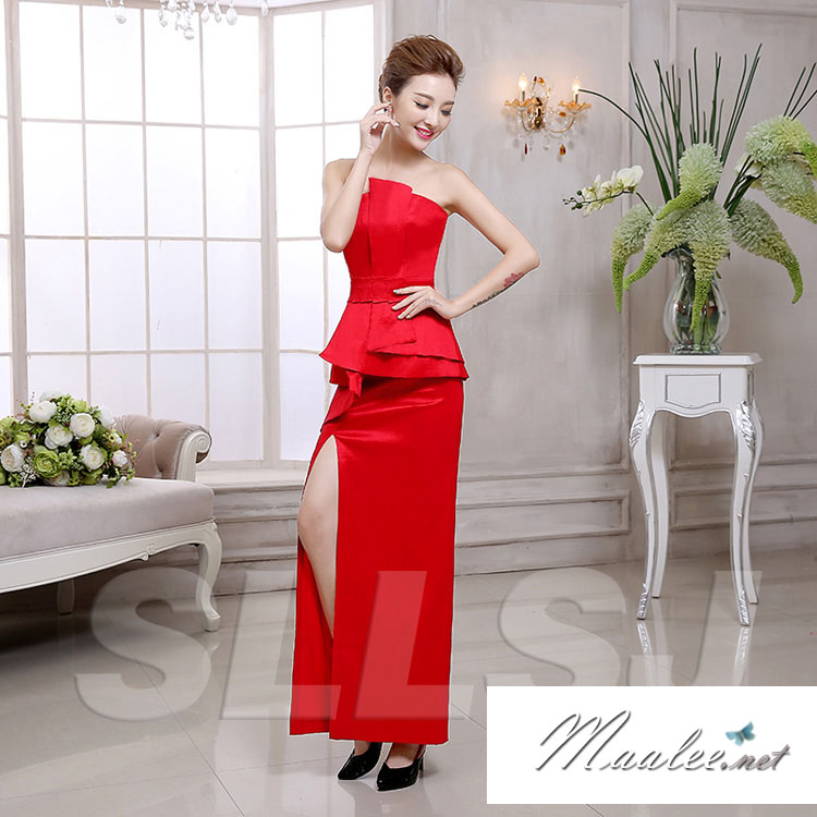 พร้อมเช่า ชุดราตรียาว เกาะอก สีแดง สวยหรู
