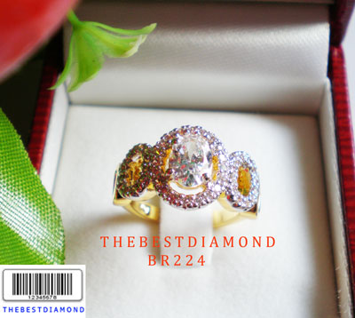 BR224+++แหวนเพชรล้อมรูปไข่ สวยมั่กๆๆ ++แบบทันสมัย ดูดี intrend มากๆๆ แบบออกมาจากร้านจิวเวลลี่เลย เพชรสวยวิ๊งๆ ดูไฮโซ สวยสุดๆ รับประกันความเหมือนจริง