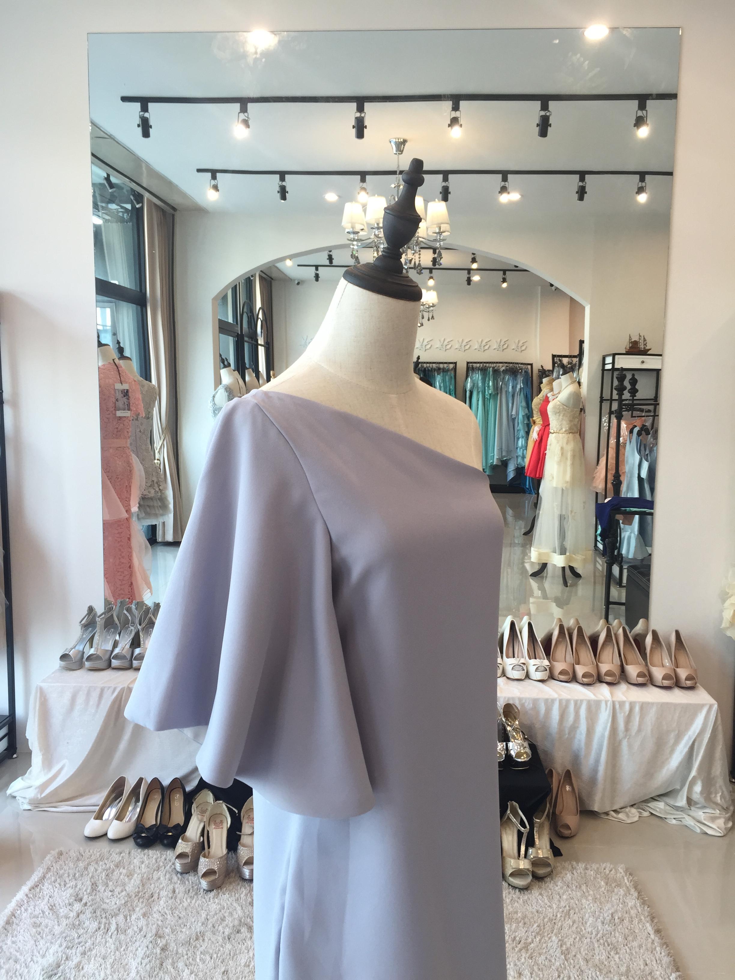 พร้อมส่ง ชุดออกงาน แบบเรียบหรู ปาดไหล่ สีเทา ใส่ได้ทั้งงานเช้า งานเย็น