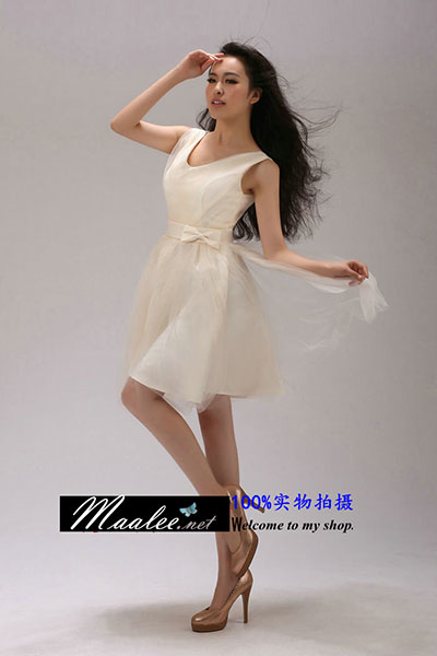 พร้อมส่ง ชุดราตรีสั้น แขนกุด สีครีม คอวี จับจีบผ้าโปร่งสวย แต่งโบว์ที่เอว